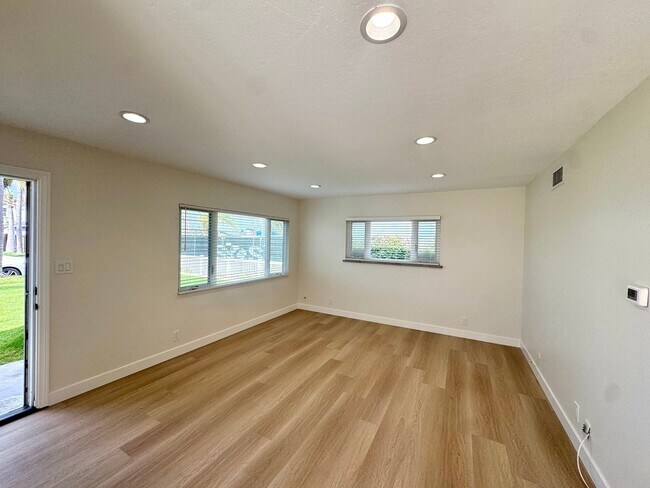 Foto del edificio - Updated 2 Bed, 1 Bath Home with Detached Office Space