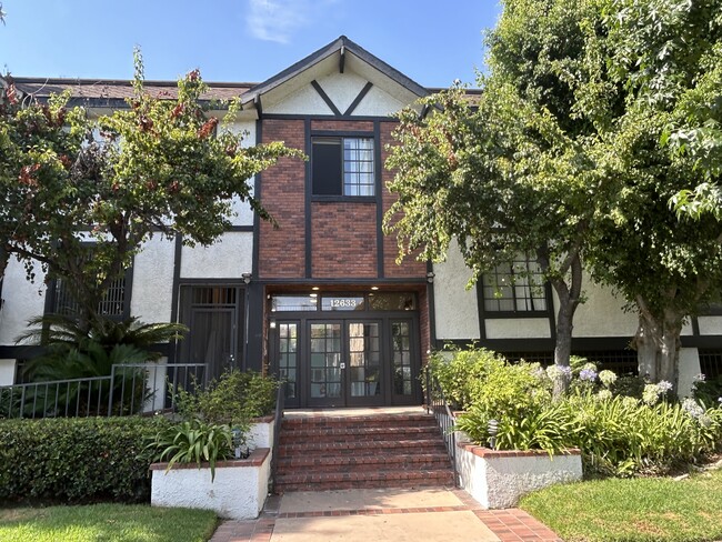 Foto del edificio - 12633 Burbank Blvd