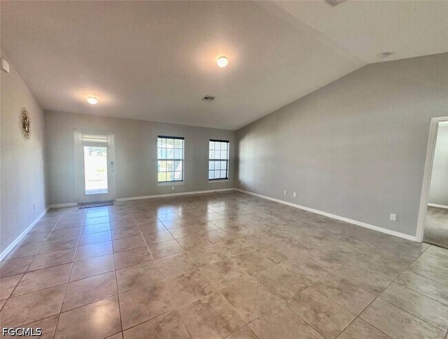 Foto del edificio - 1220 NE 11th Terrace