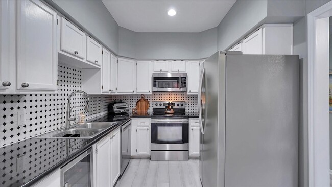 Building Photo - 2608 Bering Dr