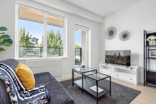 Building Photo - 2450 Garden Dr