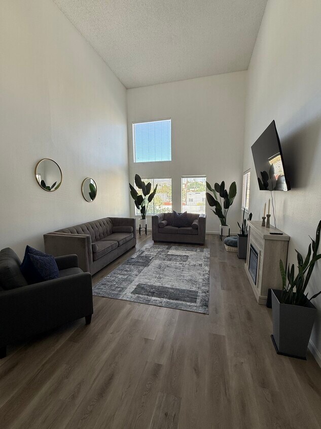 Photo - 1118 Valencia St (Los Angeles, CA)