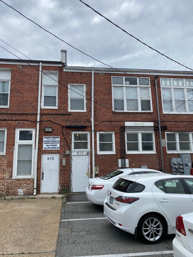 Building Photo - 813 W Broad St