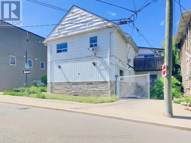 Building Photo - 12-12 Wesleyan St