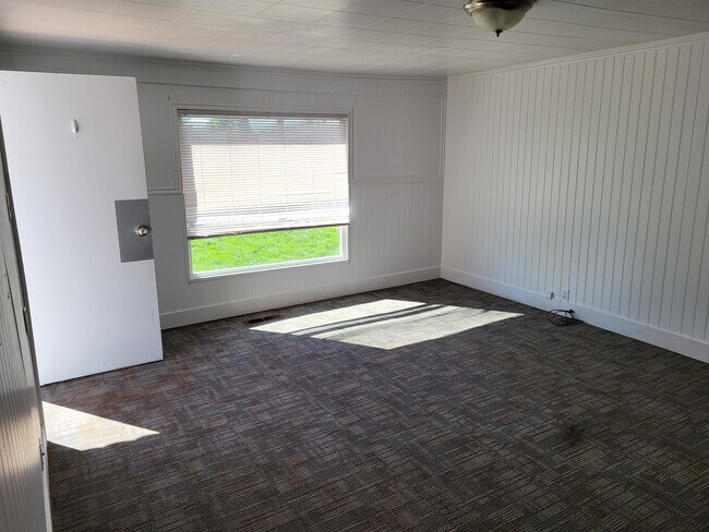 Building Photo - 550 E 200 N