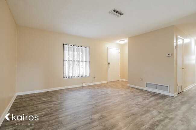 Foto del edificio - 5688 Deerfield Rd
