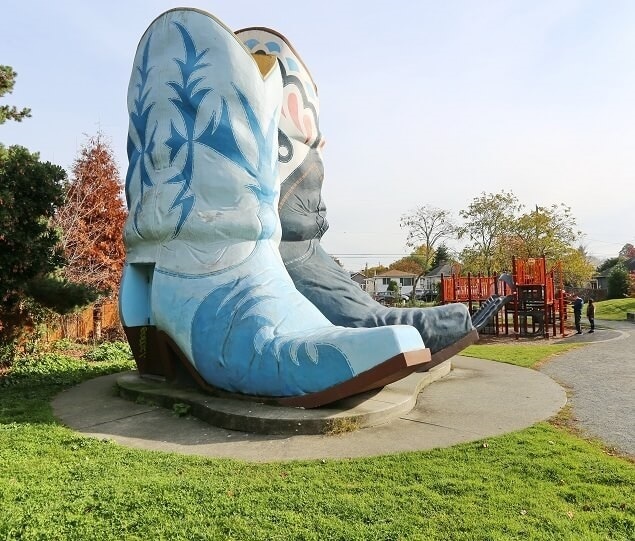 The “Hat ‘n’ Boots” statues were built in 1954 and are located in Oxbow Park