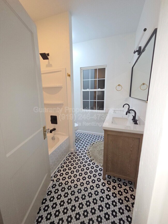 Foto del edificio - 907 Hines St W