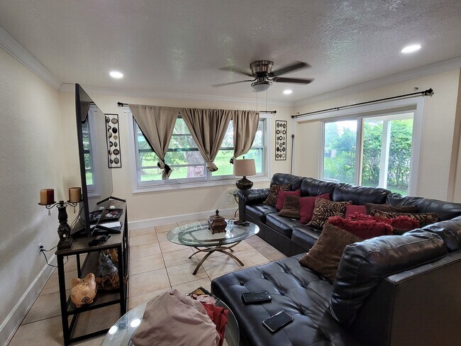 Foto del edificio - 4689 King Cole Blvd