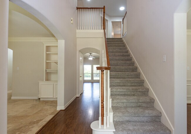 Building Photo - 4119 Pembrooke Way Dr