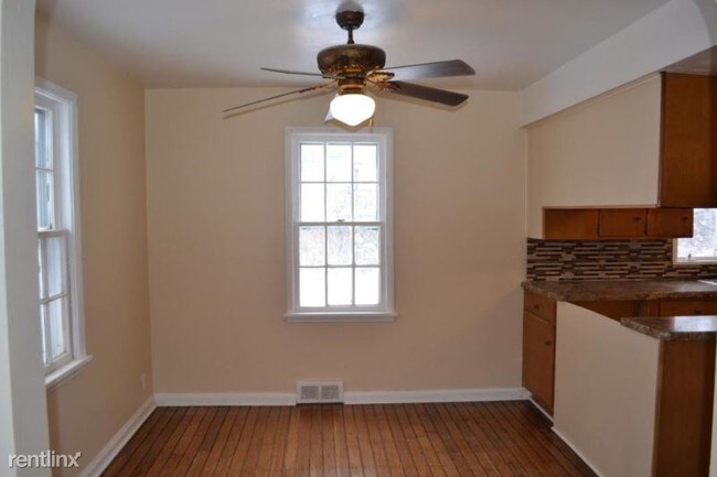 Building Photo - 3 br, 1 bath House - 293 Greeley Street
