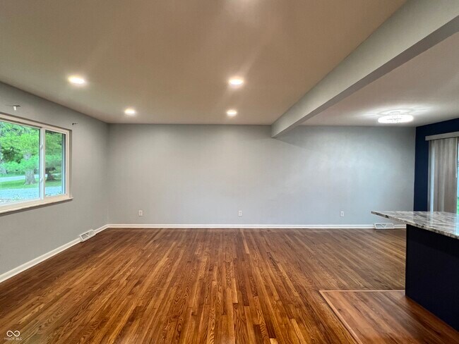 Building Photo - 1340 Orchard Park Dr N