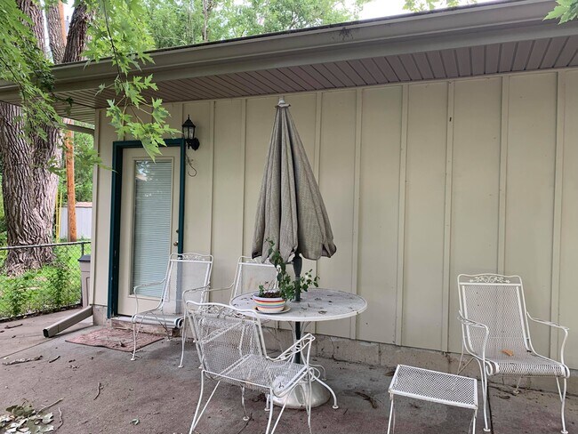 Patio - 3026 James Ave