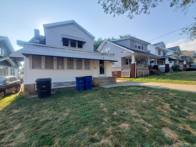 Building Photo - 3243 W 115th St