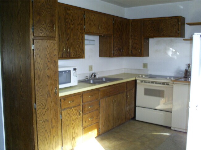 Building Photo - 124 N Adams St