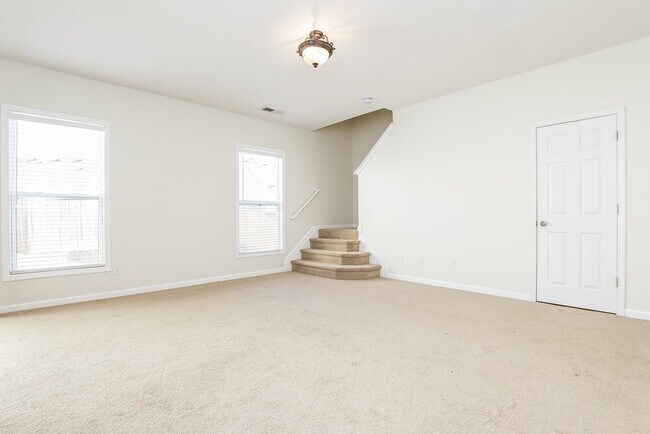 Building Photo - 815 Forsythia Way