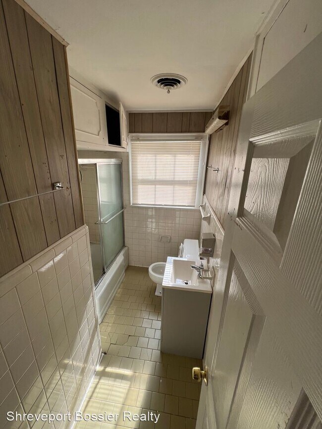 Building Photo - 3 br, 1.5 bath House - 2511 Quinton St