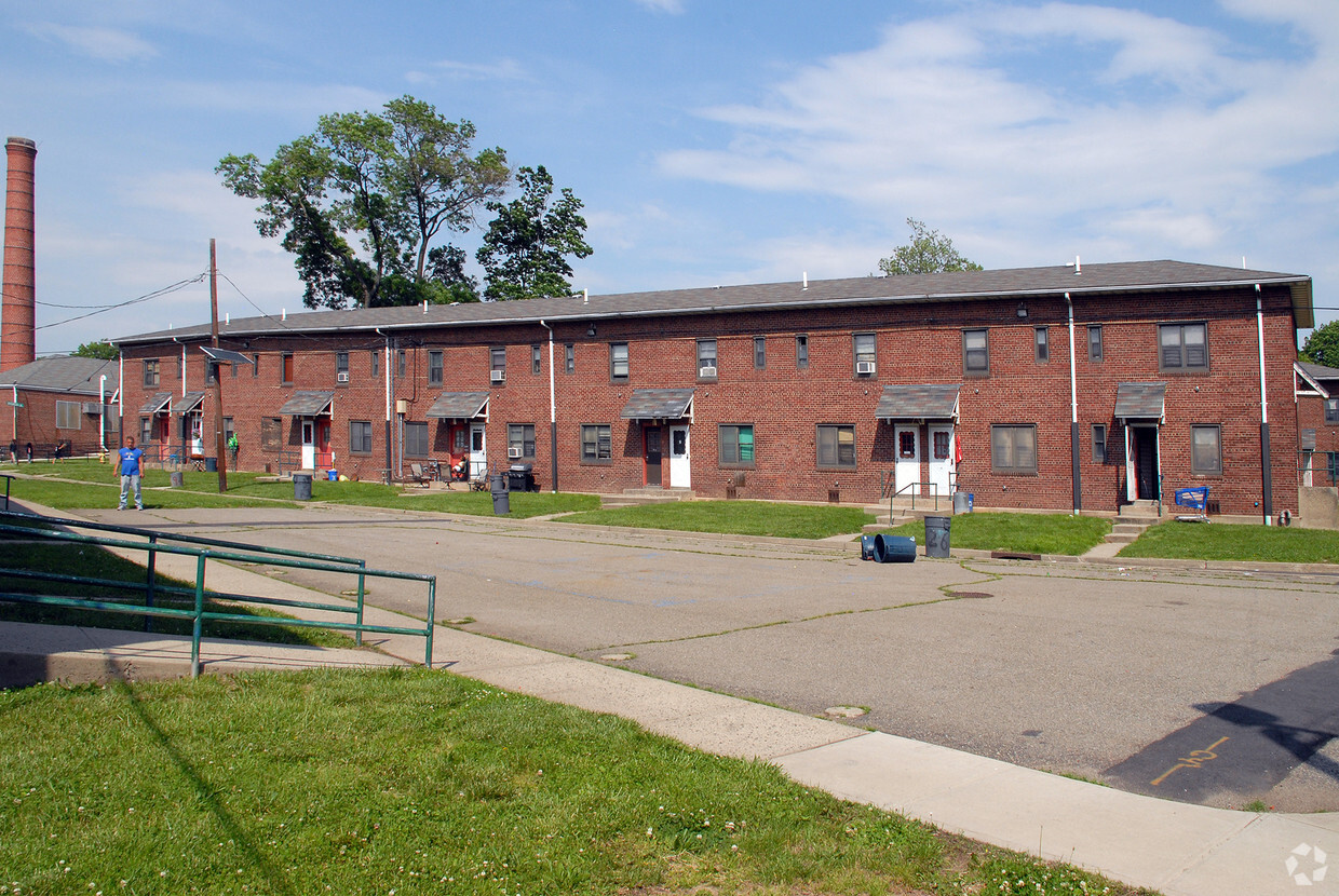 Building Photo - Stephen Crane Village