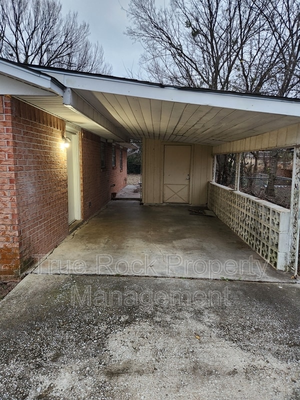 Building Photo - 805 Williams St