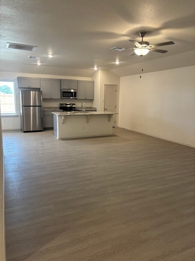 Foto del edificio - 2511 S County Rd