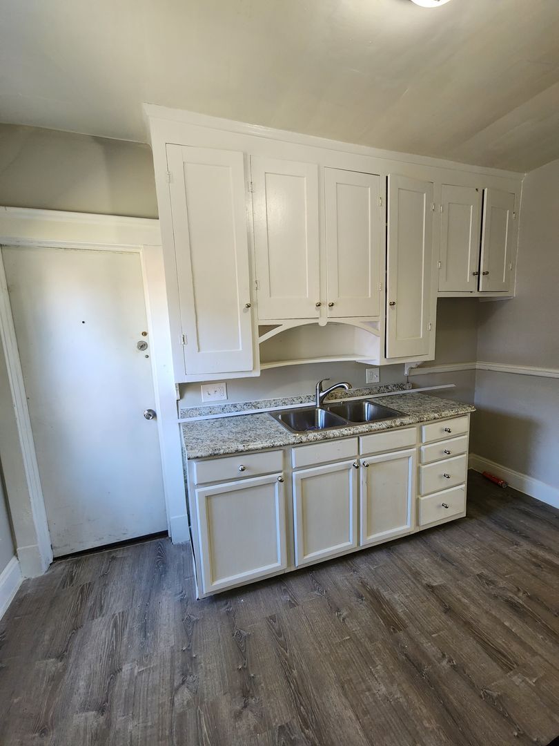 9914 Adams Ave Cleveland, OH 44108 – photo 5