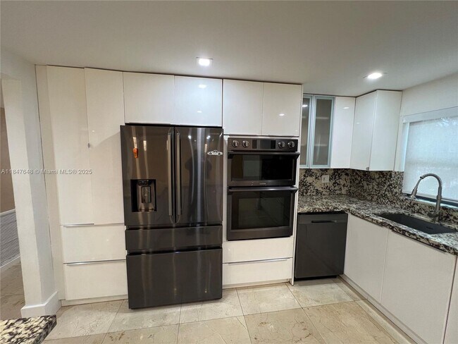 Foto del edificio - 840 NE 199th St
