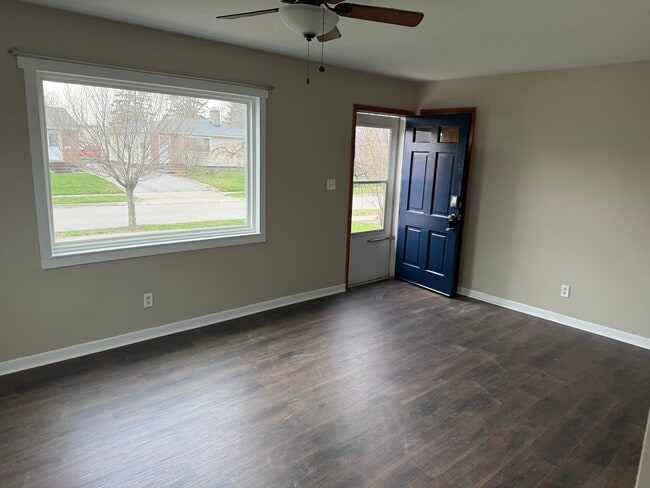 Living room - 4284 Beechgrove Dr