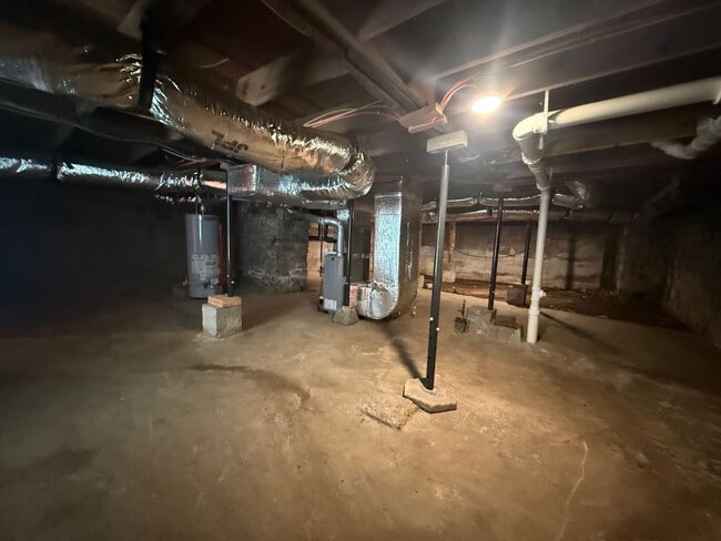 Building Photo - Your Fresh Start in Frankfort! Newly Renov...