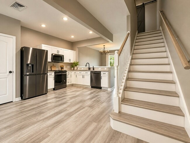 Building Photo - 5032 Pond Ridge Dr
