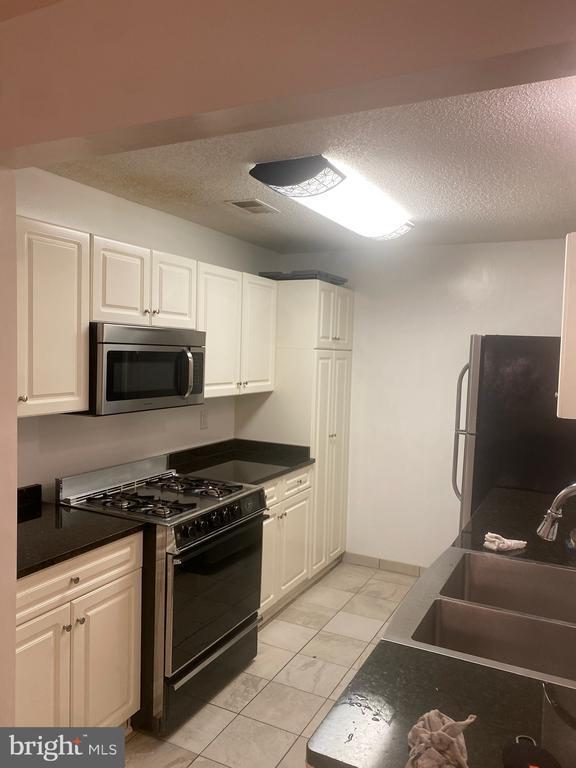 Foto principal - 10016 Vanderbilt Cir
