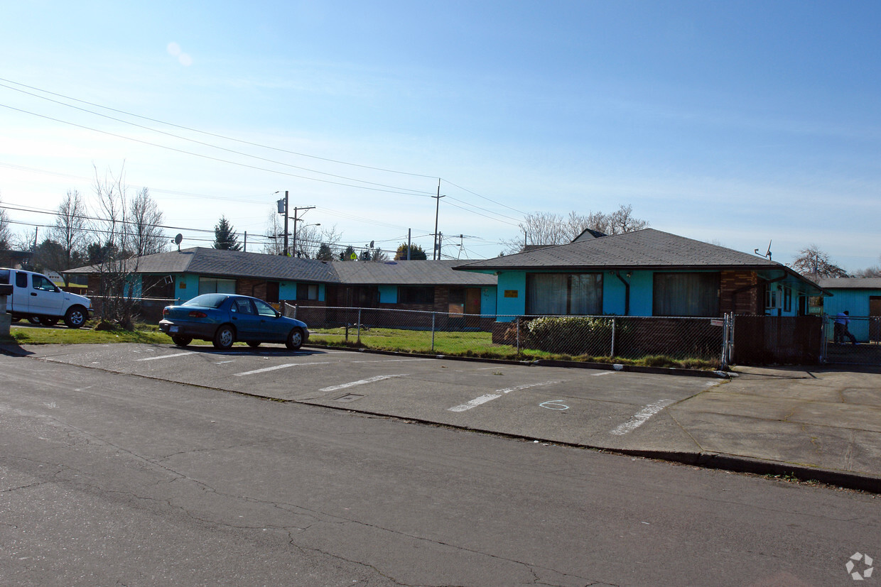 Building Photo - 5511 NE 55th Ave