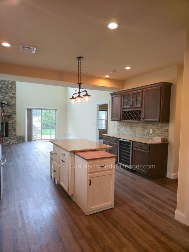 Foto del edificio - Duplex includes 2 car garage, laundry, pat...