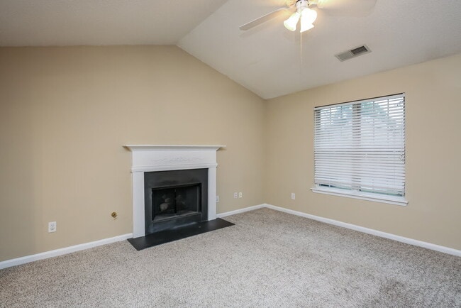 Building Photo - 3985 Vail Cir