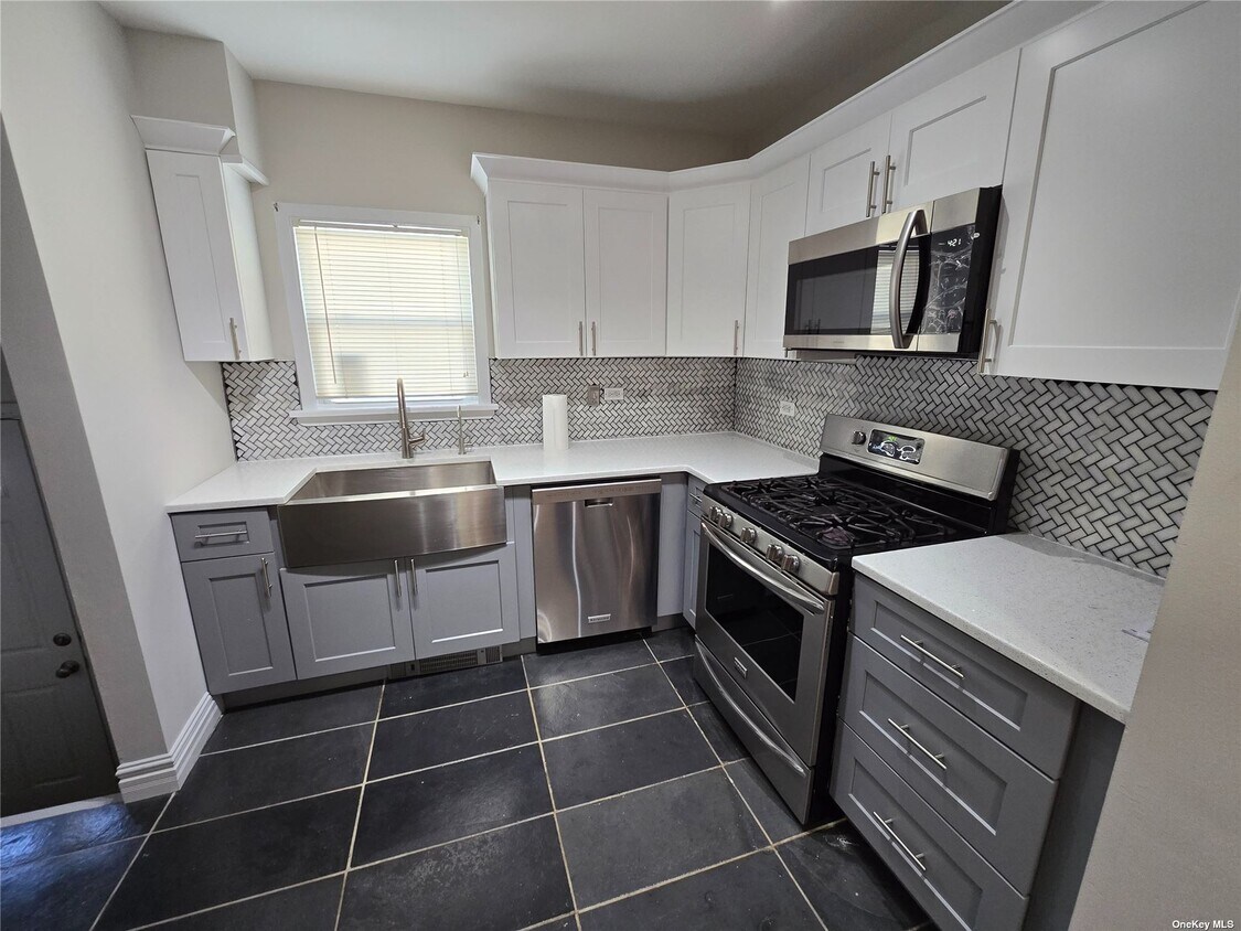 Primary Photo - 492 Cornell Ave