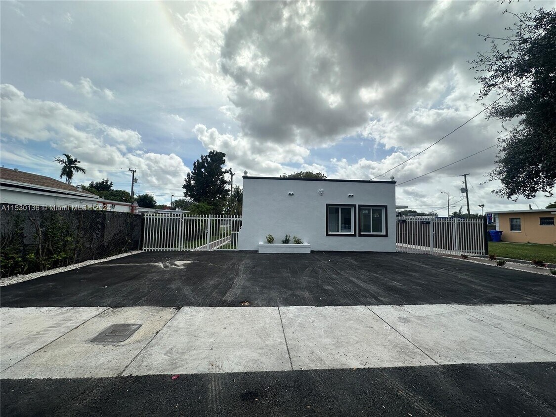 Primary Photo - 1136 NW 55th St