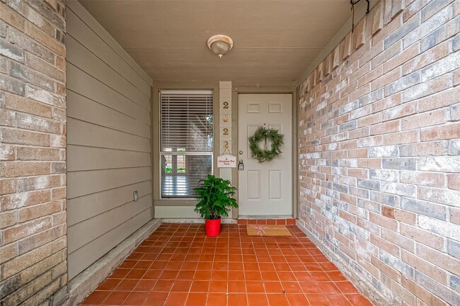 Foto del edificio - 2022 Highland Hills Dr