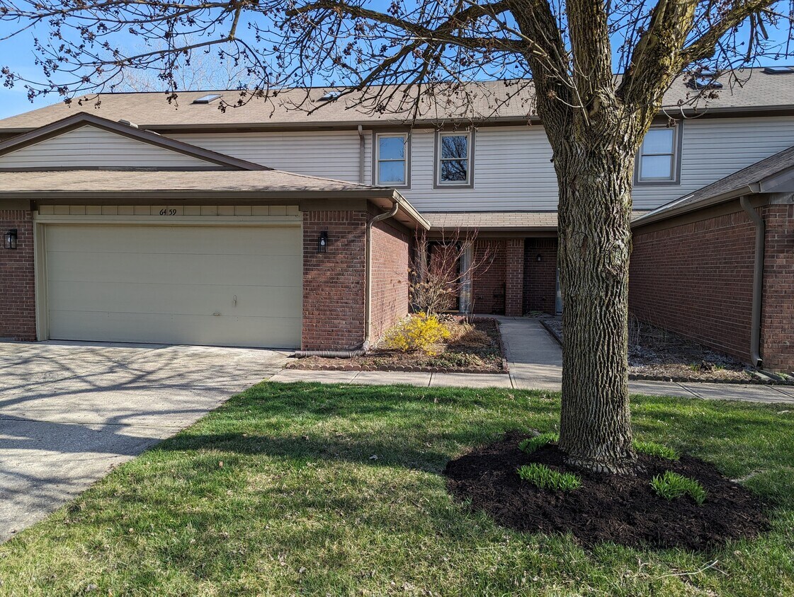 Foto principal - 6459 Cotton Bay Dr N