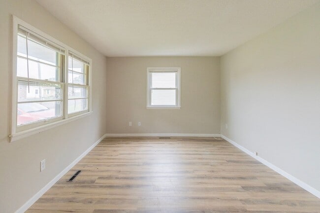 Building Photo - 3711 Weymeyer Dr
