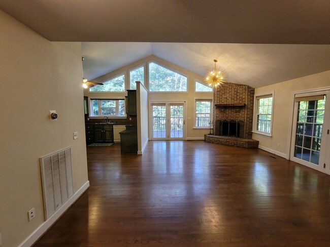 Building Photo - 235 Scenic Dr