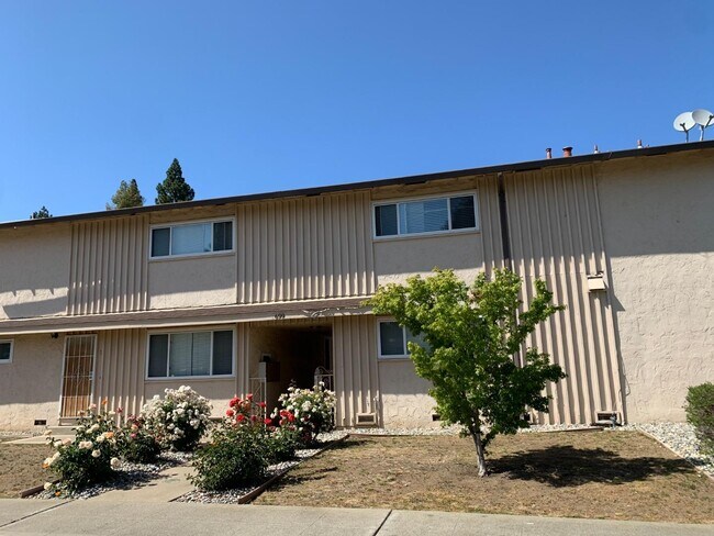 Building Photo - 699 Grand Coulee Ave