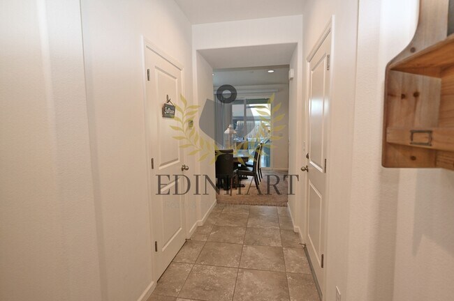 Foto del edificio - 893 Fir St W