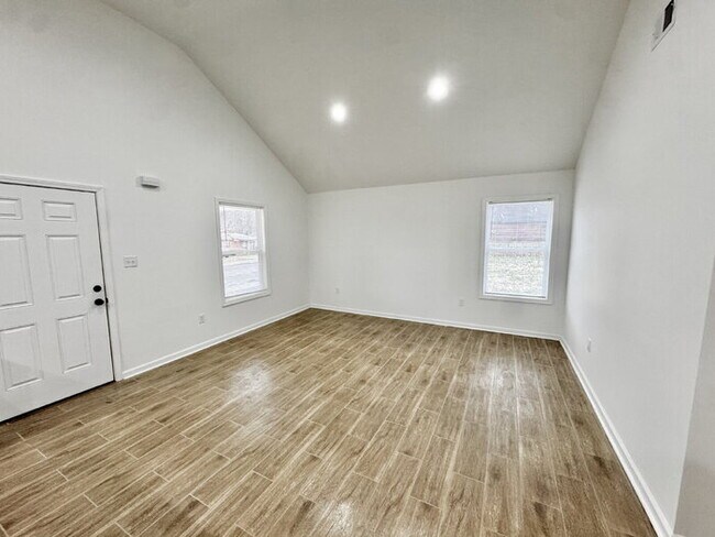 Building Photo - 581 Gilleas Rd