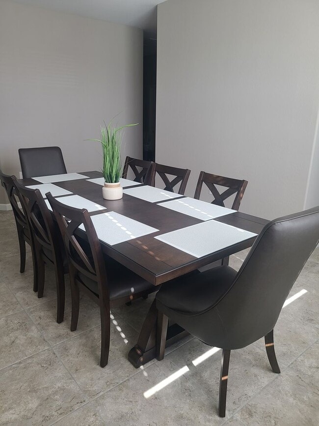 Building Photo - 4 Bedroom, 3 Bathroom Luxury Home in Torte...