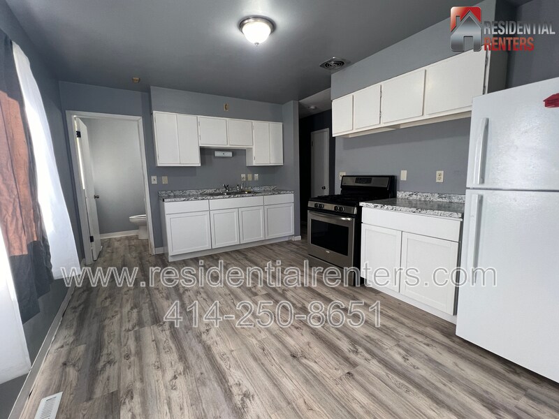 Primary Photo - 6335 N 105th St