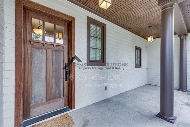 Building Photo - 210 38th Ave N