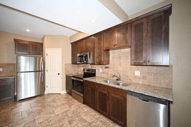 Foto del edificio - 3 Bedroom, 2.5 bath Townhome with 1 car ga...