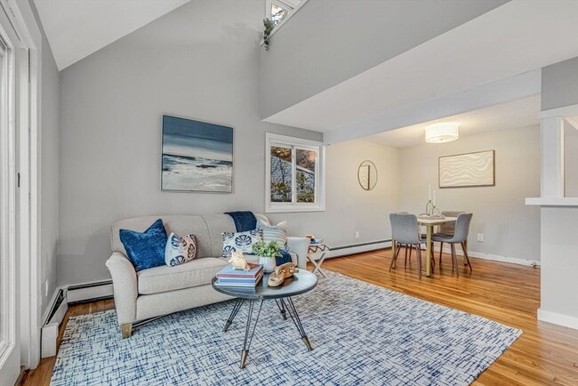 Building Photo - 2 Clover Hill Rd