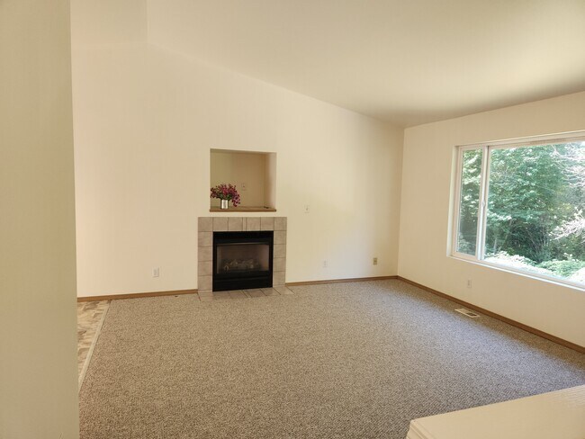 Large Living room with Gas Fireplace - 6187 Pine Rd NE