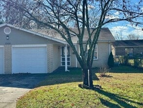 Building Photo - 1300 W Rolling Oaks Dr