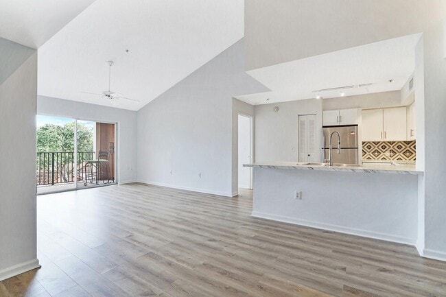 Building Photo - 7816 Sonoma Springs Cir